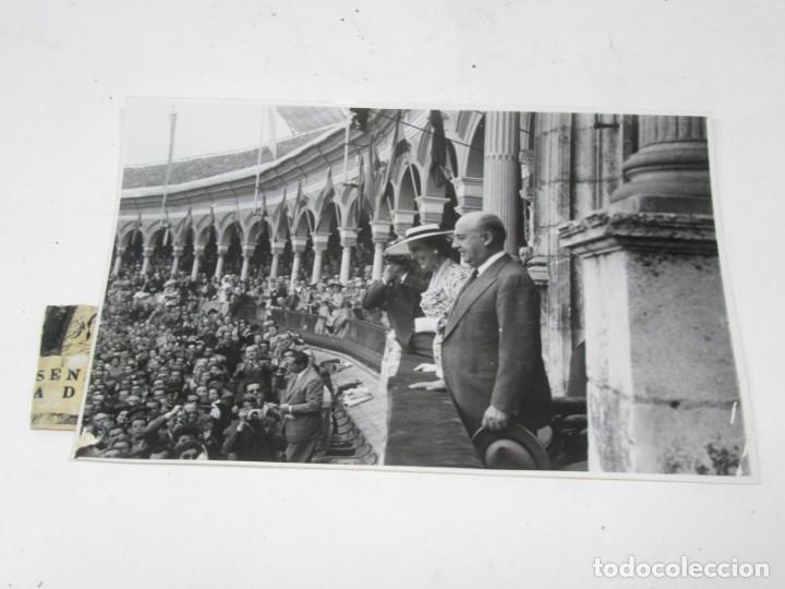 Tauromaquia: Franco en la Plaza de Toros de la Maestranza de Sevilla. 26 de abril de 1953.