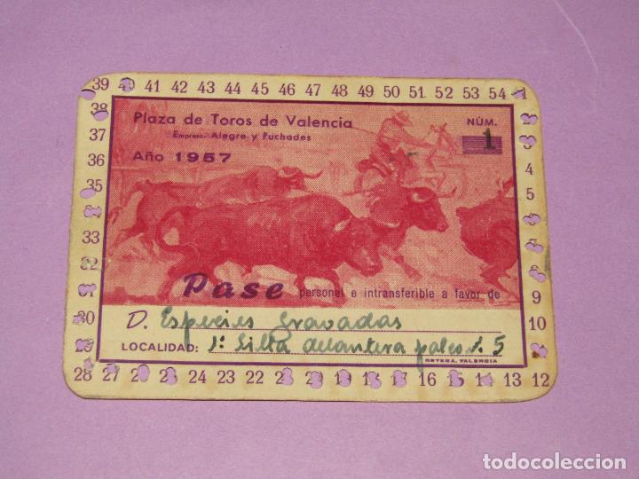 Tauromachia: Antiguo Pase de Temporada A&ntilde;o 1957 Puerta de Autoridades - Plaza de Toros de Valencia Firmado