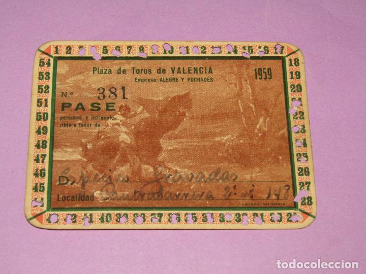 Tauromachia: Antiguo Pase de Temporada A&ntilde;o 1959 Puerta de Autoridades - Plaza de Toros de Valencia Firmado