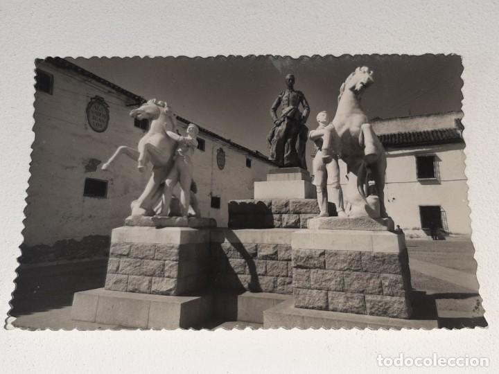 Tauromaquia: ANTIGUA FOTOGRAFIA POSTAL MONUMENTO A MANOLETE PLAZA CONDE PRIEGO CORDOBA EDICIONES SICILIA