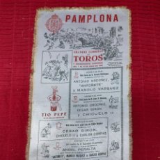 Tauromaquia: CARTEL DE SEDA TOROS PAMPLONA 1955. ANTOÑETE VAZQUEZ,CESAR GIRON.CHICULELO,PERALTA,. Lote 363064640