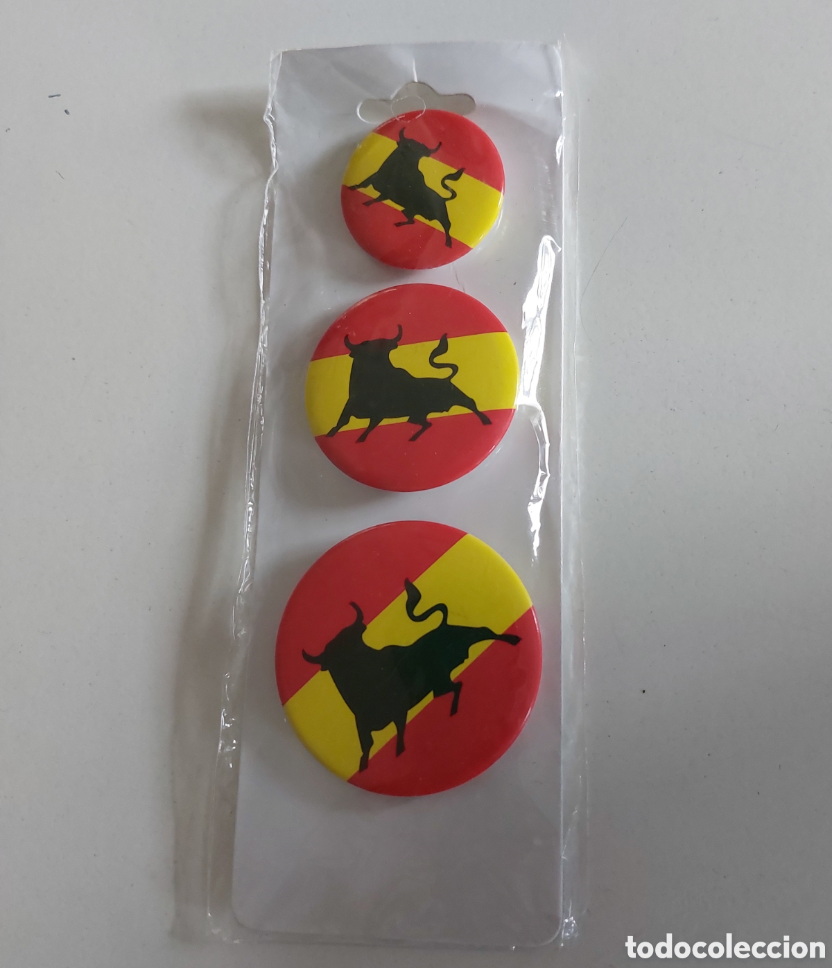 Tauromaquia: Lote 3 chapas toros Espa&ntilde;a bandera