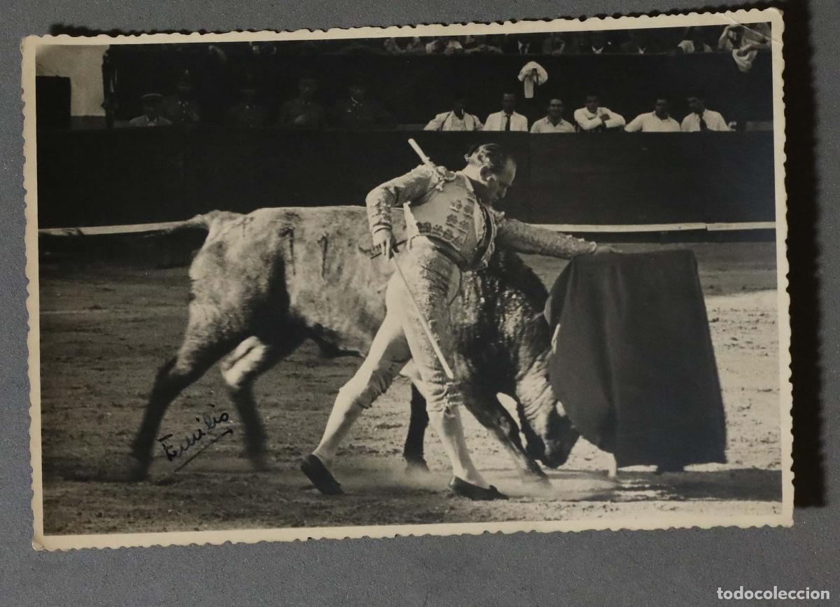 Bullfighting: FOTOGRAFIA. PASE DE PECHO. FOTOGRAFO EMILIO. BADAJOZ