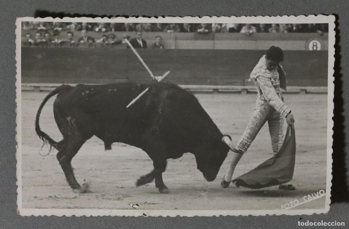 Bullfighting: FOTOGRAFIA POSTAL. PASE DE PECHO. ANTONIO CARO. FOTOGRAFO CALVO. VALENCIA