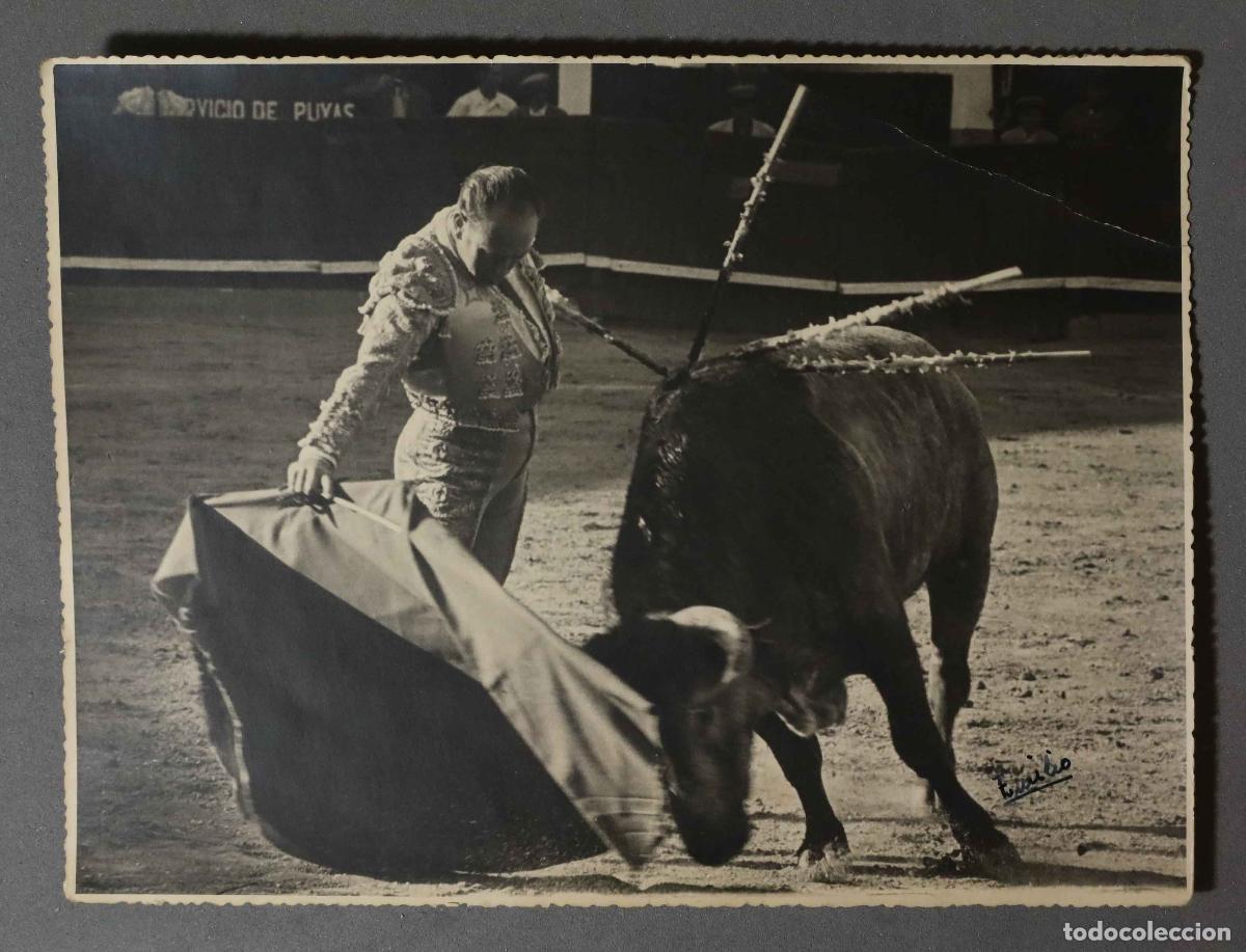 Bullfighting: FOTOGRAFIA. PASE MULETA. FOTOGRAFO EMILIO. BADAJOZ