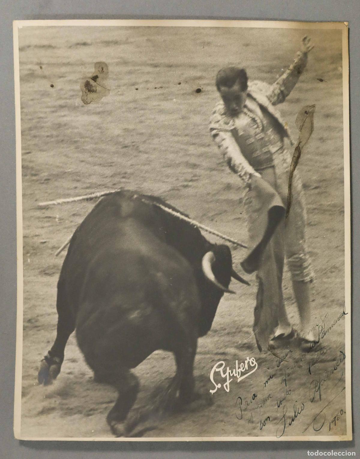 Bullfighting: FOTOGRAFIA. TORERO JULIO APARICIO. DEDICATORIA AUTOGRAFA. SANTOS YUBERO