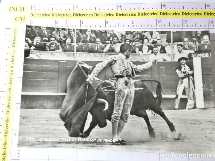 Tauromachie: POSTAL DE TOROS TAUROMAQUIA. A&Ntilde;OS 30 50. EL FAMOSO PASE DE ESPALDAS DE TIRADO 28 ZERKOWITZ. 391