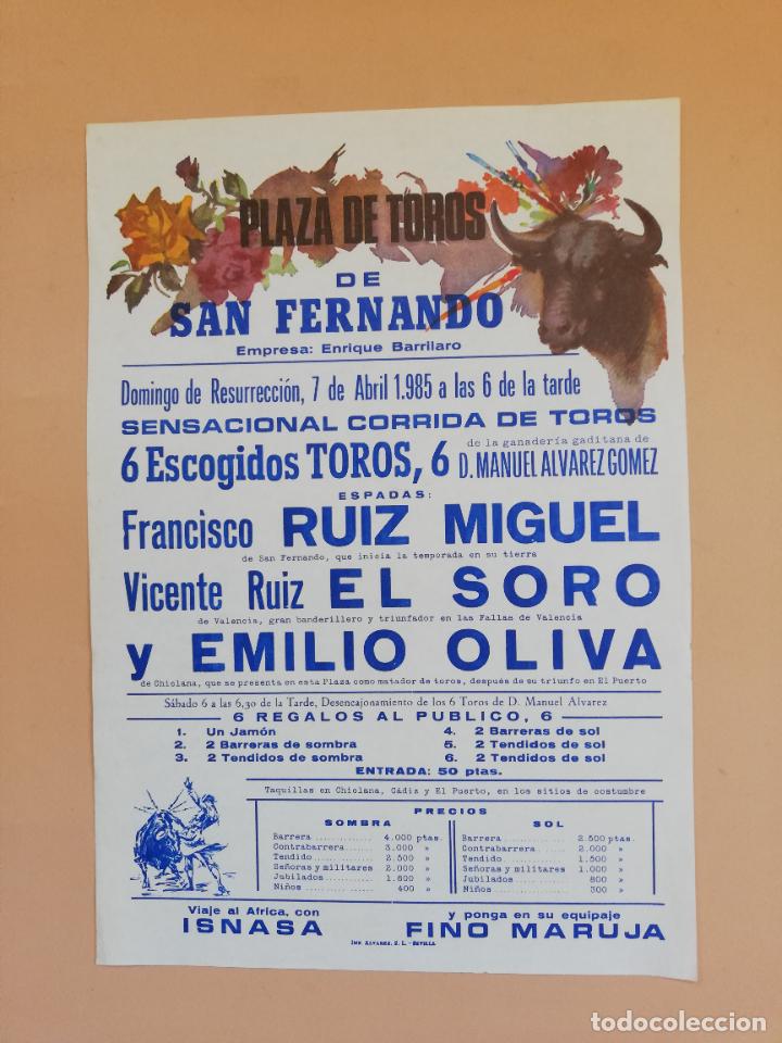 Tauromaquia: CARTEL TOROS. SAN FERNANDO. 1985. FRANCISCO RUIZ MIGUEL. VICENTE RUIZ EL SORO. EMILIO OLIVA.