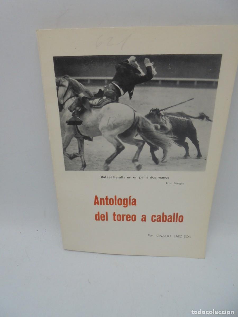Bullfighting: ANTOLOGIA DEL TOREO A CABALLO. IGNACIO SAEZ BOIL. RAFAEL PERALTA/FOT.VARGAS. 1971. PAGS : 141.