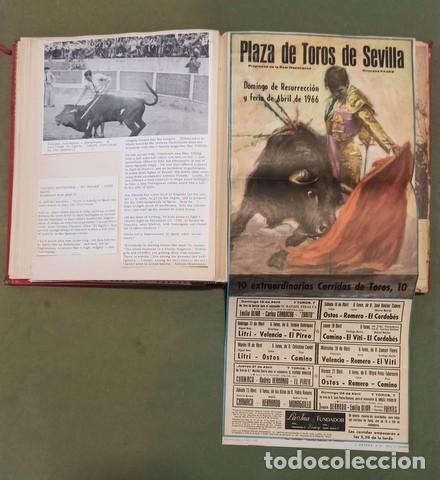 Tauromaquia: ALBUM CON multiples recortes de peri&oacute;dicos con noticias taurinas 1965-1966 y un cartel color