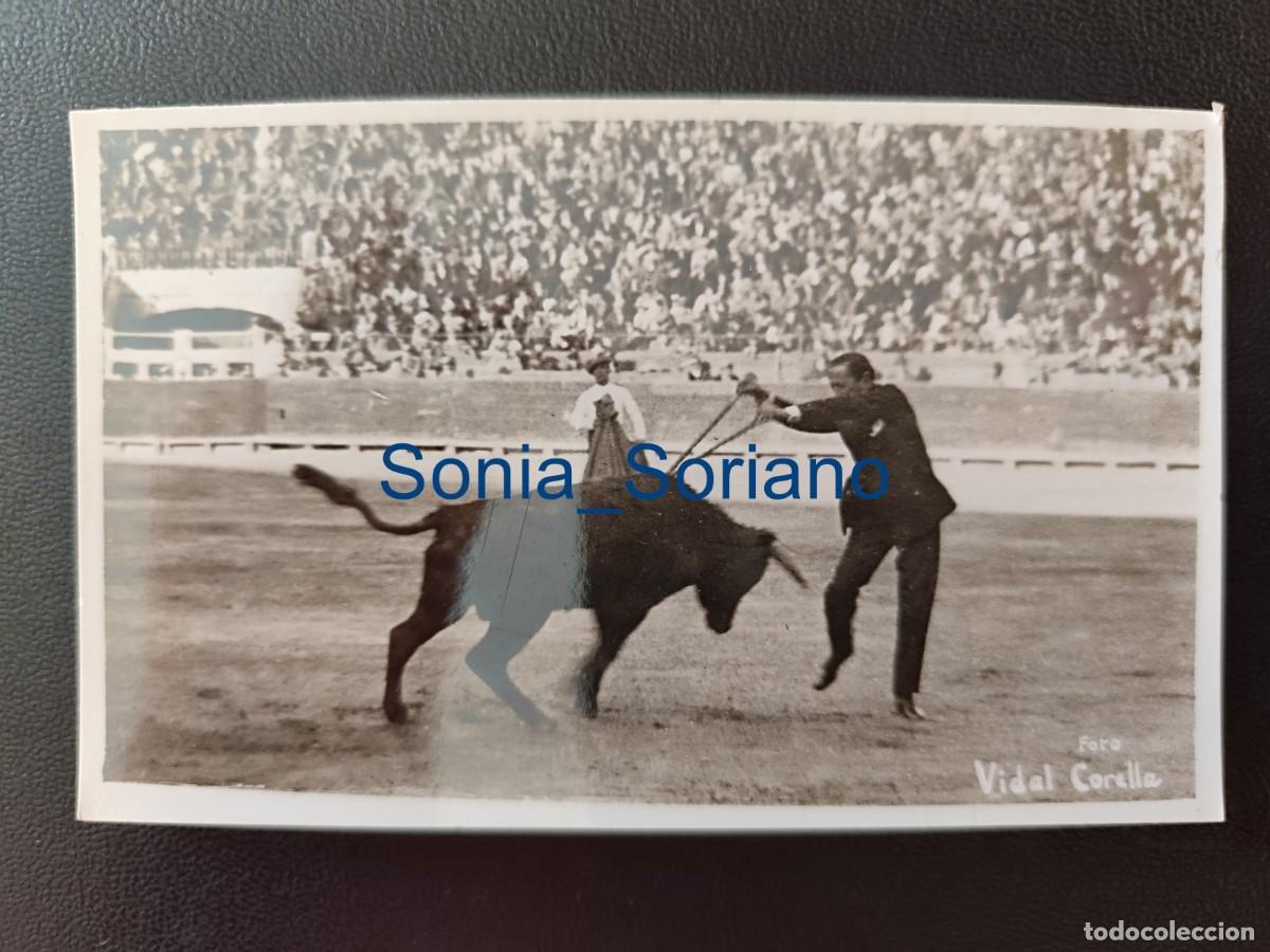 Bullfighting: ANTONIO FUENTES TORERO, BANDERILLAS AL TORO. POSTAL FOTOGRAFICA ANTIGUA. FOTO DE VIDAL CORELLA