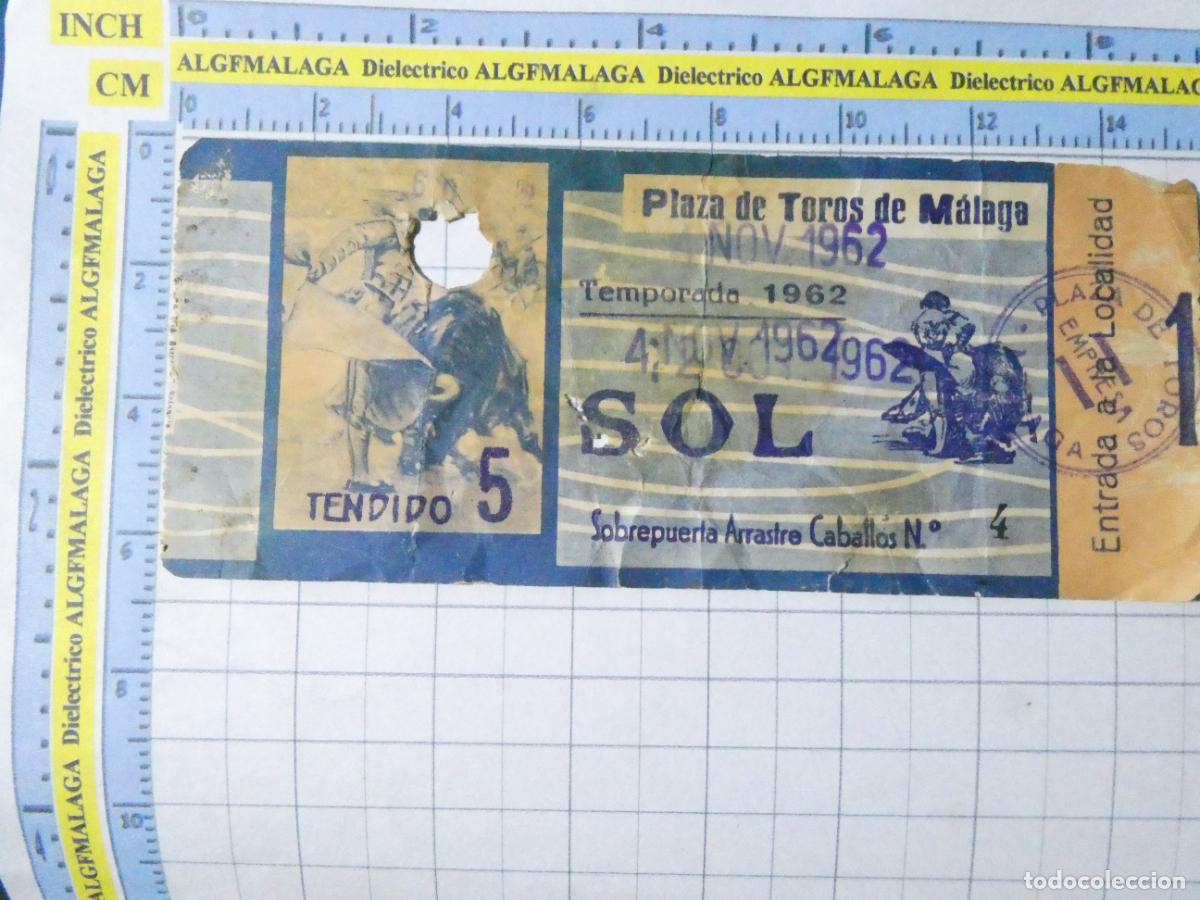 Tauromaquia: ENTRADA TOROS TOREROS CORRIDA PLAZA M&Aacute;LAGA. TEMPORADA 1962. PUBLICIDAD CERVEZA VICTORIA. 438