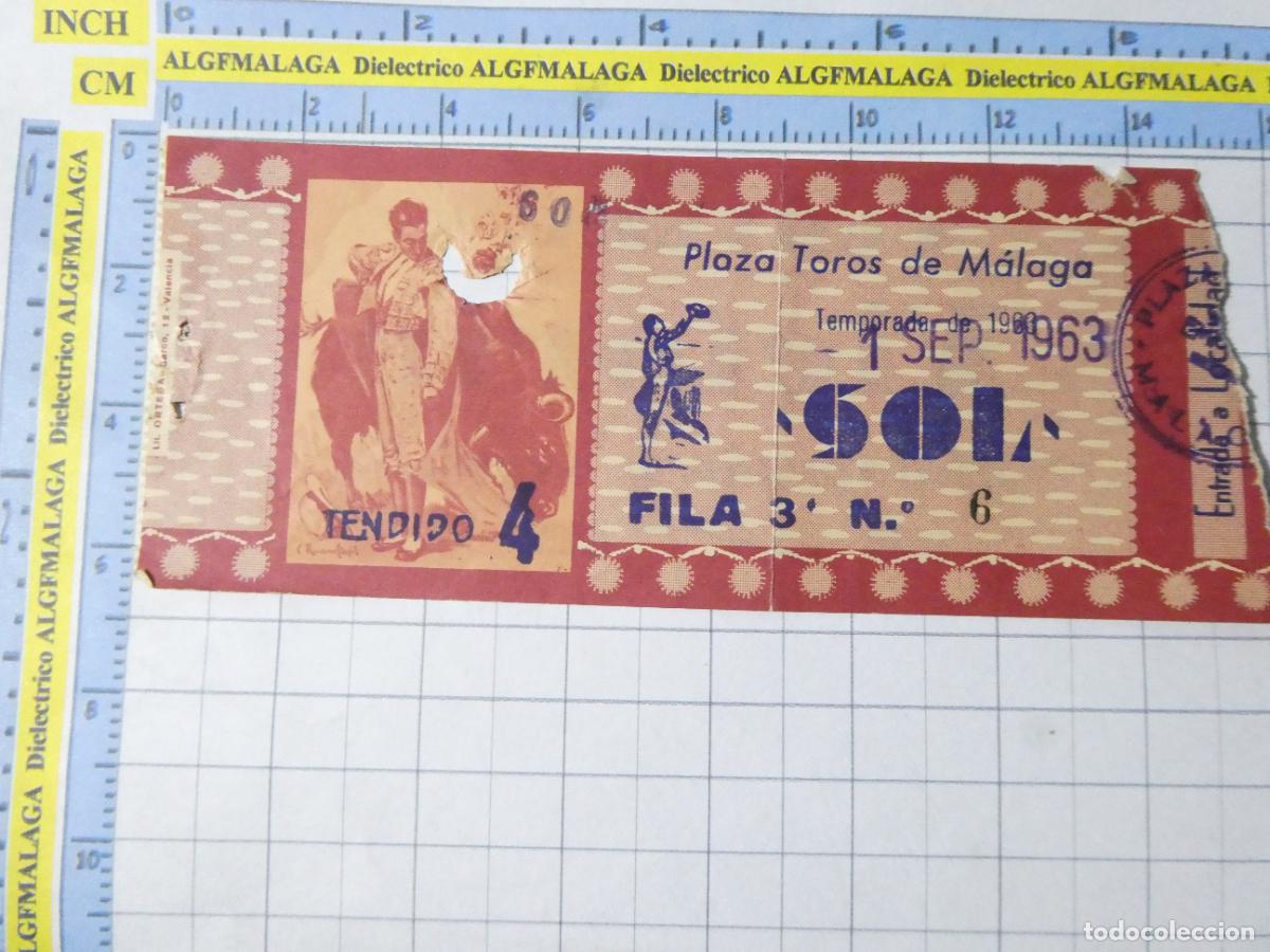 Tauromaquia: ENTRADA TOROS TOREROS CORRIDA PLAZA M&Aacute;LAGA. 1 SEPTIEMBRE 1963. PUBLICIDAD CERVEZA VICTORIA. 442