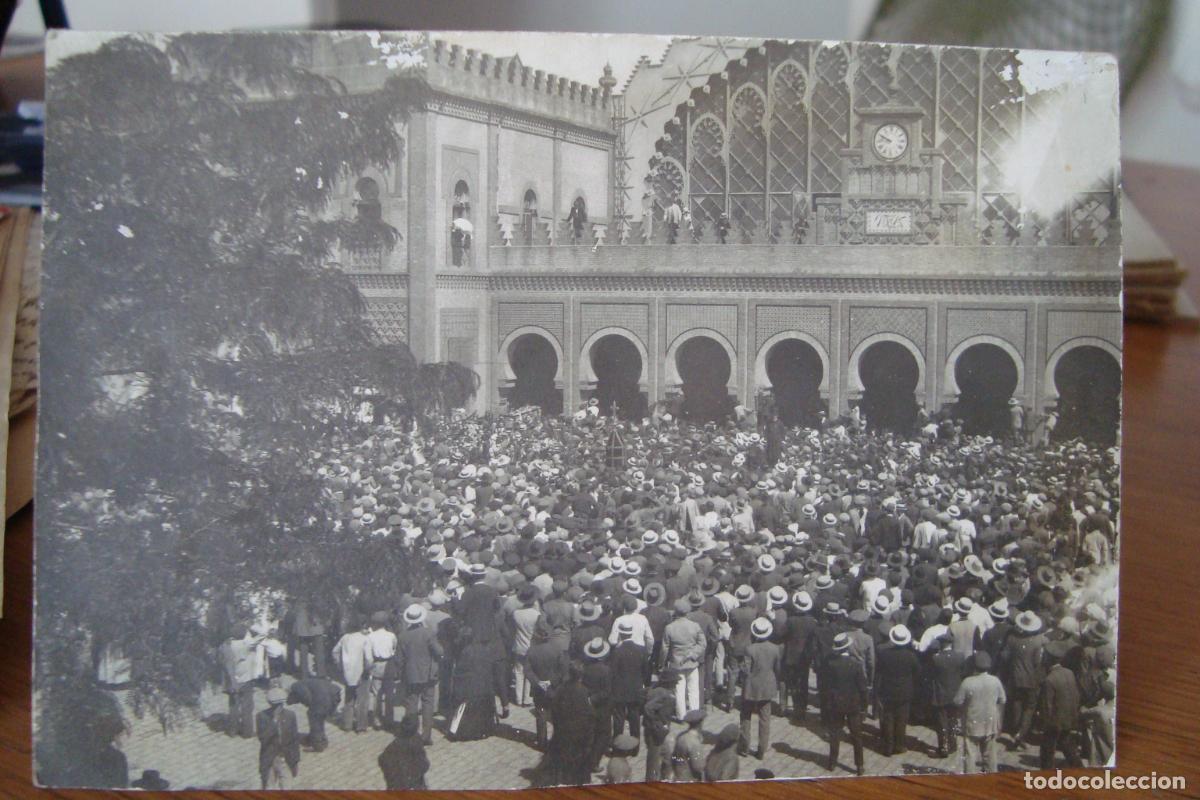 Tauromaquia: ANTIGUA FOTOGRAFIA LLEGADA FERETRO FUNERAL TORERO JOSELITO EL GALLO. PLAZA ARMAS SEVILLA 1920. TOROS