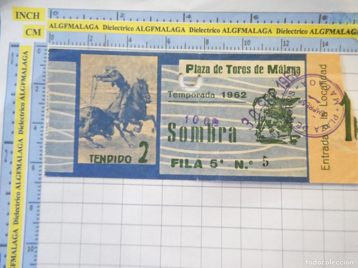 Tauromaquia: ENTRADA TOROS TOREROS CORRIDA PLAZA M&Aacute;LAGA. 30 SEPTIEMBRE 1962. PUBLICIDAD CERVEZA VICTORIA. 449