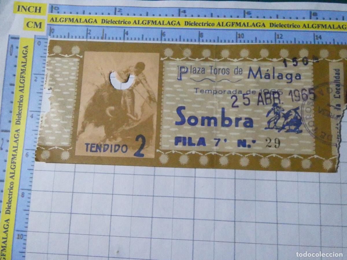 Tauromaquia: ENTRADA TOROS TOREROS CORRIDA PLAZA M&Aacute;LAGA. 25 ABRIL 1965 PUBLICIDAD CERVEZA VICTORIA. 467