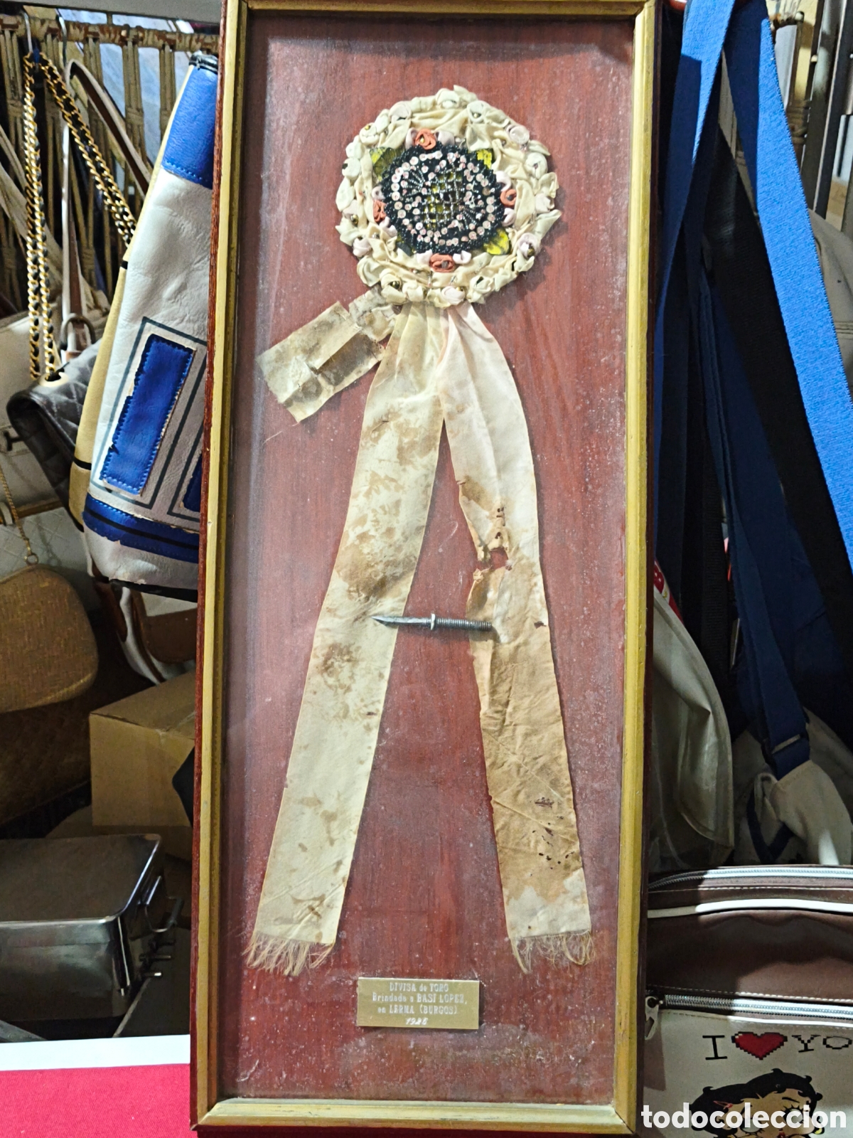 Tauromaquia: Muy antigua divisa de toro con bordado enmarcada brindado a basi L&oacute;pez en Lerma 1926