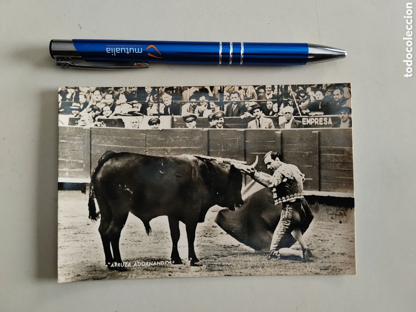 Tauromaquia: Tarjeta Postal torero Arruza adornandose Talleres Zerkowitz Barcelona n&uacute;mero Matador toros