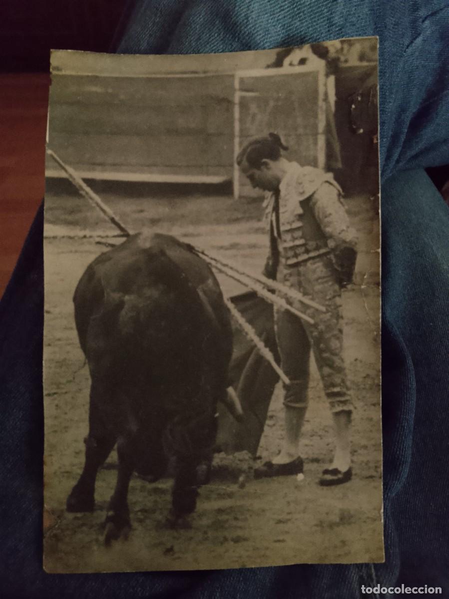Tauromaquia: Fotograf&iacute;a antigua de torero , posiblemente Manolete en el ruedo
