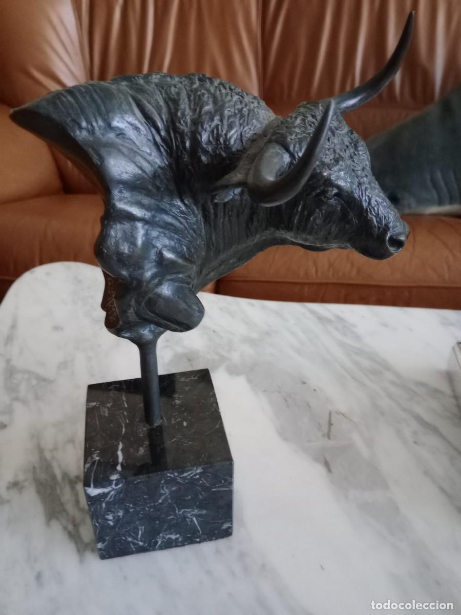 Tauromaquia: Nacho Martin, Cabeza de toro en bronce, con base. - Foto 2