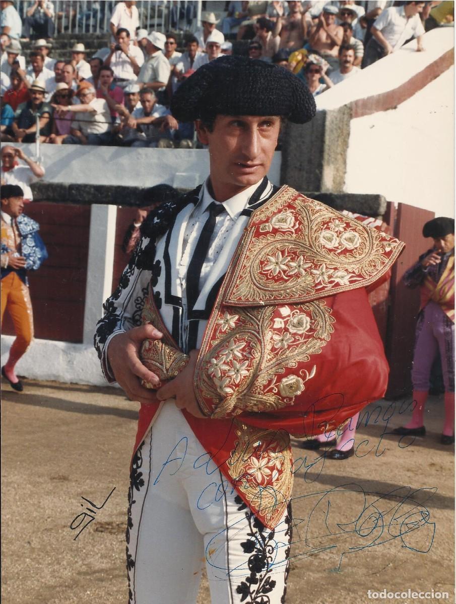 Tauromaquia: Julio Robles Hern&aacute;ndez. Matador. Torero. Toros. 1995. Fotograf&iacute;a firmada y dedicada. 23,5x18 cm.