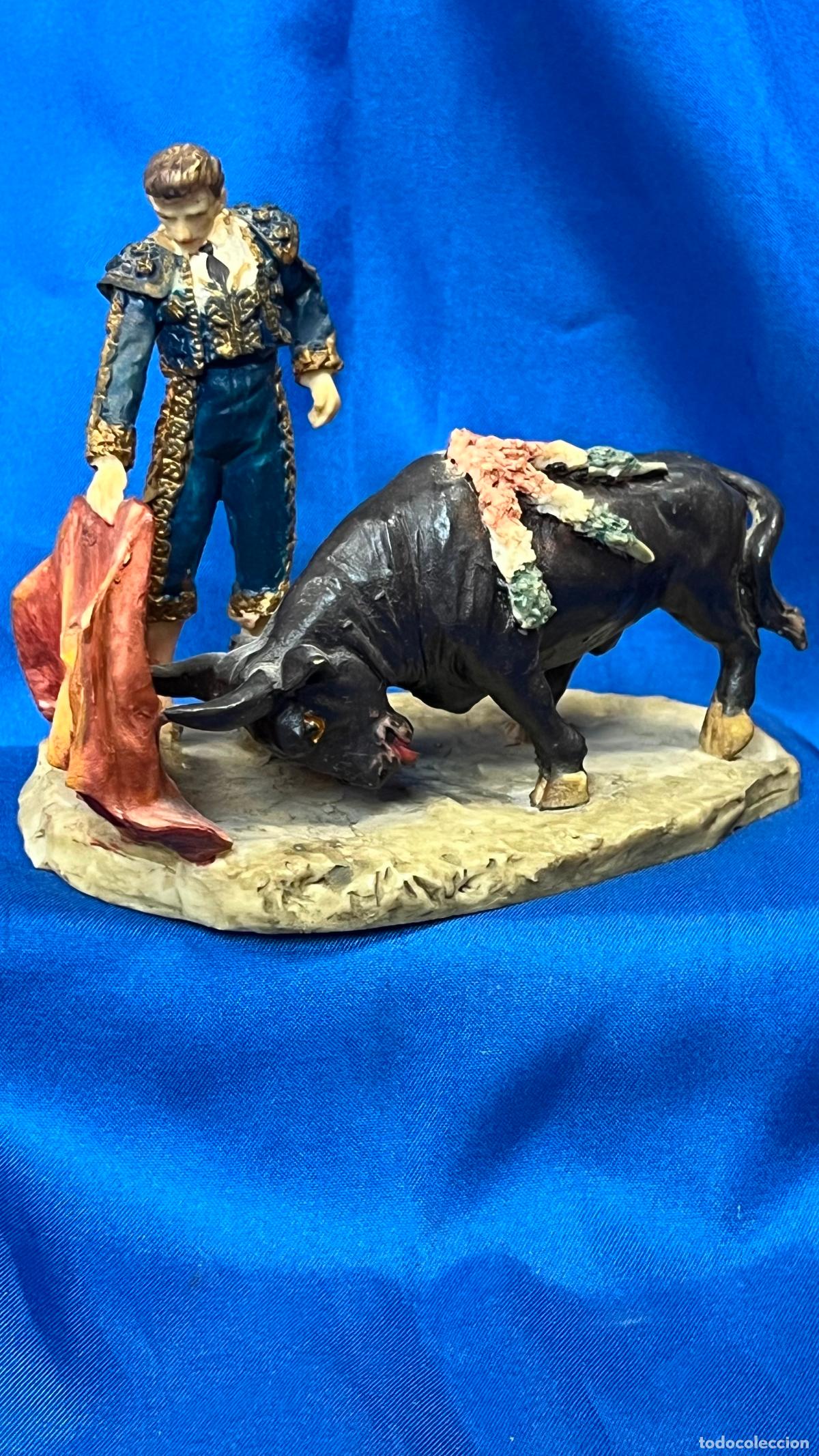 Tauromaquia: FIGURA DE COLECCI&Oacute;N: ESCENA TAURINA (MATADOR Y TORO)