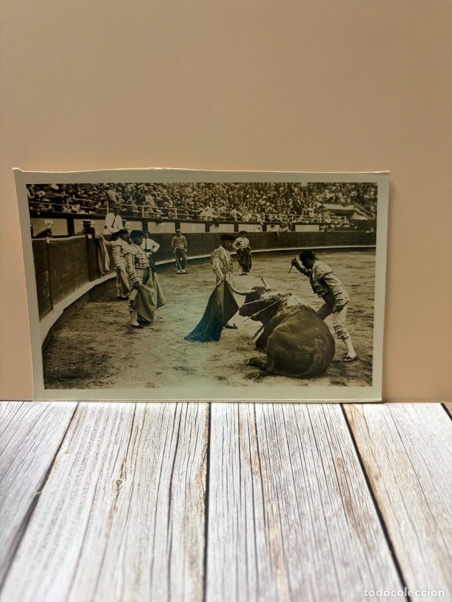 Tauromaquia: TARJETA POSTAL FOTOGR&Aacute;FICA. CORRIDA DE TOROS. 496.- LA PUNTILLA. FOTO GALARZA