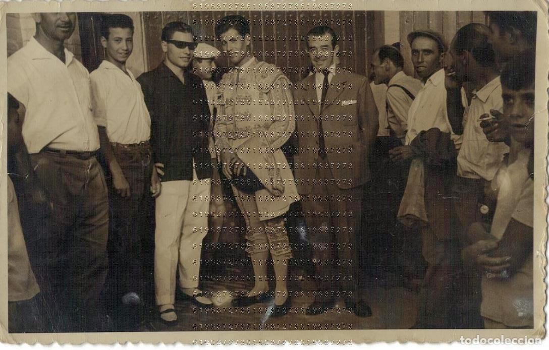 Stierkampf: MAESTRANZA DE SEVILLA A&Ntilde;OS 40 FORTOGRAFIA DE TORERO CON GRUPO 14X8 M5