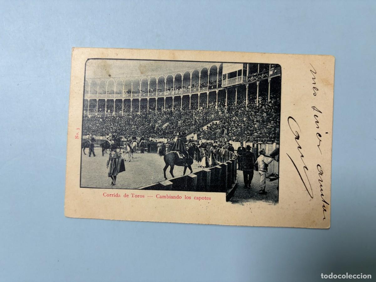 Tauromaquia: TARJETA POSTAL. CORRIDA DE TOROS. CAMBIANDO LOS CAPOTES.