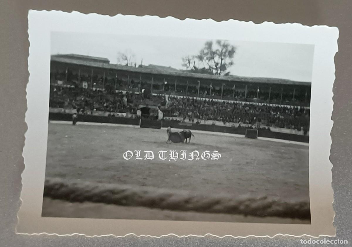Tauromaquia: FOTOGRAFIA DE PLAZA DE TOROS NO LOCALIZADA / CORRIDA EN LOS A&Ntilde;OS 40 / MIDE 6,5 X 4,5 CMS.
