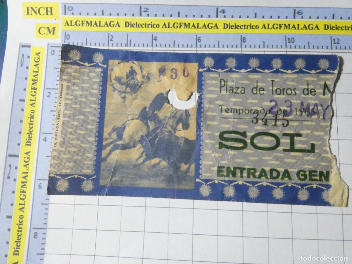 Tauromaquia: ENTRADA TOROS TOREROS CORRIDA PLAZA M&Aacute;LAGA. 1965 PUBLICIDAD CERVEZA VICTORIA. 598