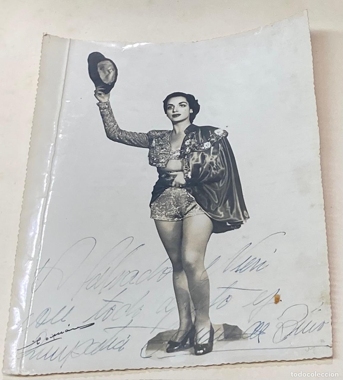 Tauromaquia: FOTOGRAF&Iacute;A ORIGINAL DE CARMEN DE LIRIO CON POSE TAURINO - TOROS CINE AUT&Oacute;GRAFO DEDICATORIA