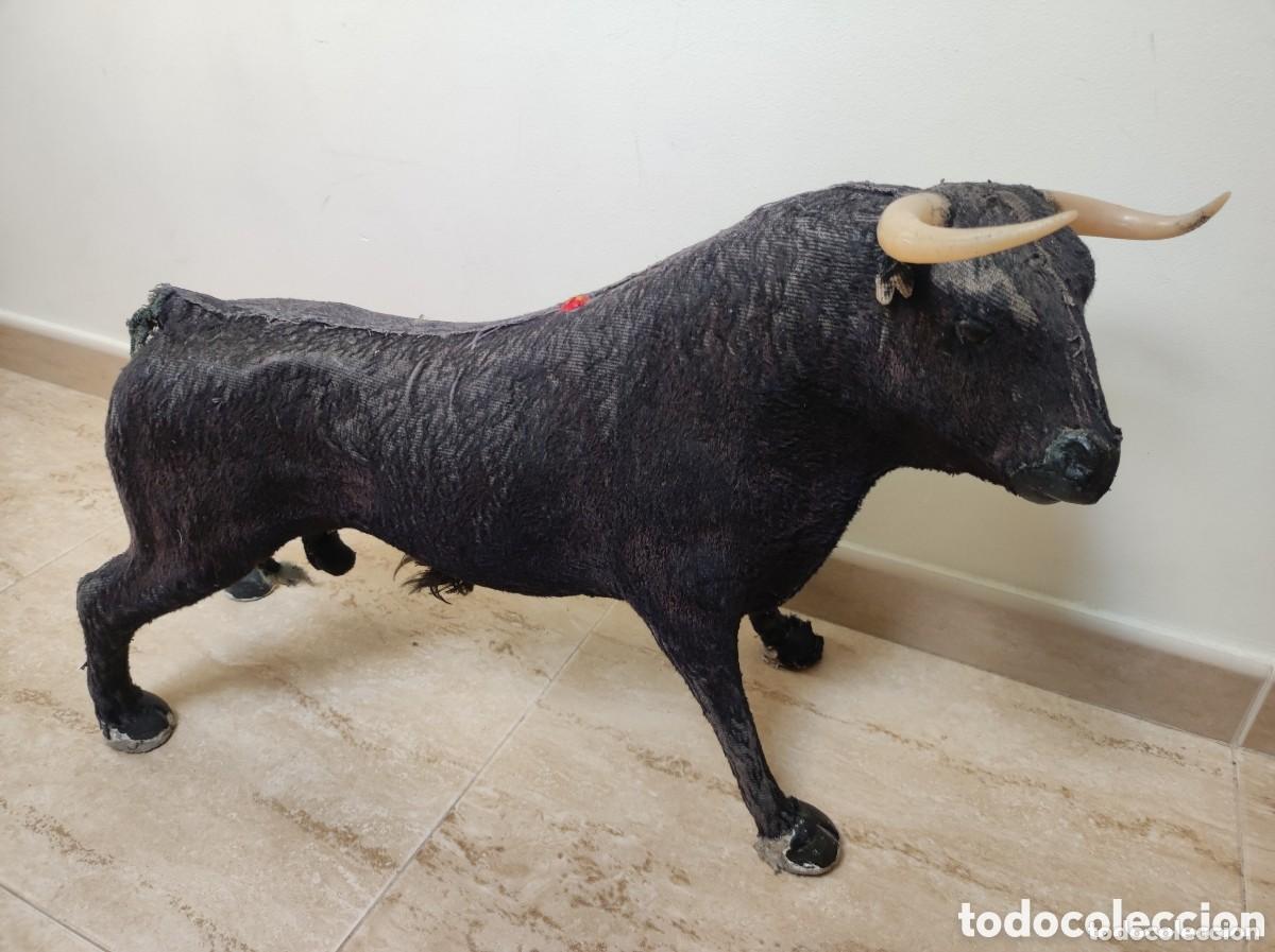 Tauromaquia: Antiguo toro cart&oacute;n piedra 69 cm de largo gran tama&ntilde;o