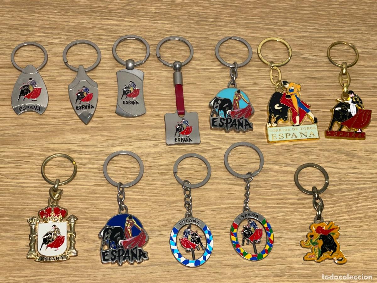 Tauromaquia: 5- Lote 12 Llaveros Tema Taurino con Torero Capoteando Toros Espa&ntilde;a bull bullfight ol&eacute; spain keyring
