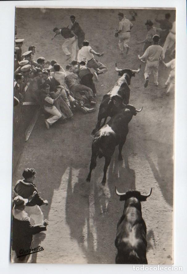 Tauromaquia: ANTIGUA POSTAL FOTOGRAFICA N&ordm; 66 - SALIDA DEL CALLEJON. CHAPRESTO. G. GARRABELLA. S/C.