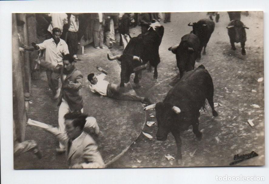 Tauromaquia: ANTIGUA POSTAL FOTOGRAFICA N&ordm; 62 - LOS TOROS EN LA CURVA MERCADERES. CHAPRESTO. G. GARRABELLA. S/C.