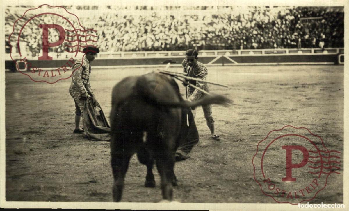 Tauromaquia: San Sebasti&aacute;n: Momento de la estocada. Fotograf&iacute;a original de Pascual Mar&iacute;n A&ntilde;os 20