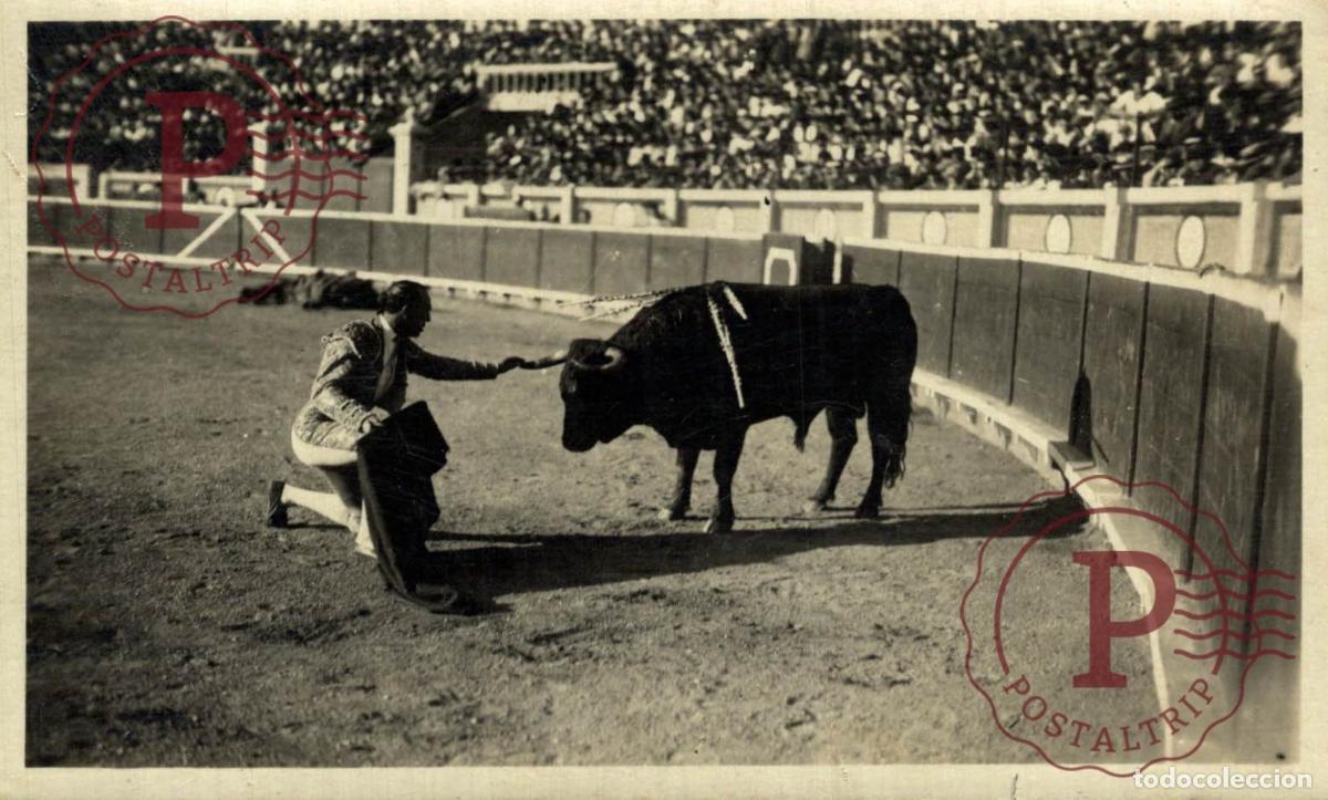 Tauromaquia: Juan Belmonte: Espectacular desplante de rodillas. Foto original Mar&iacute;n San Sebasti&aacute;n