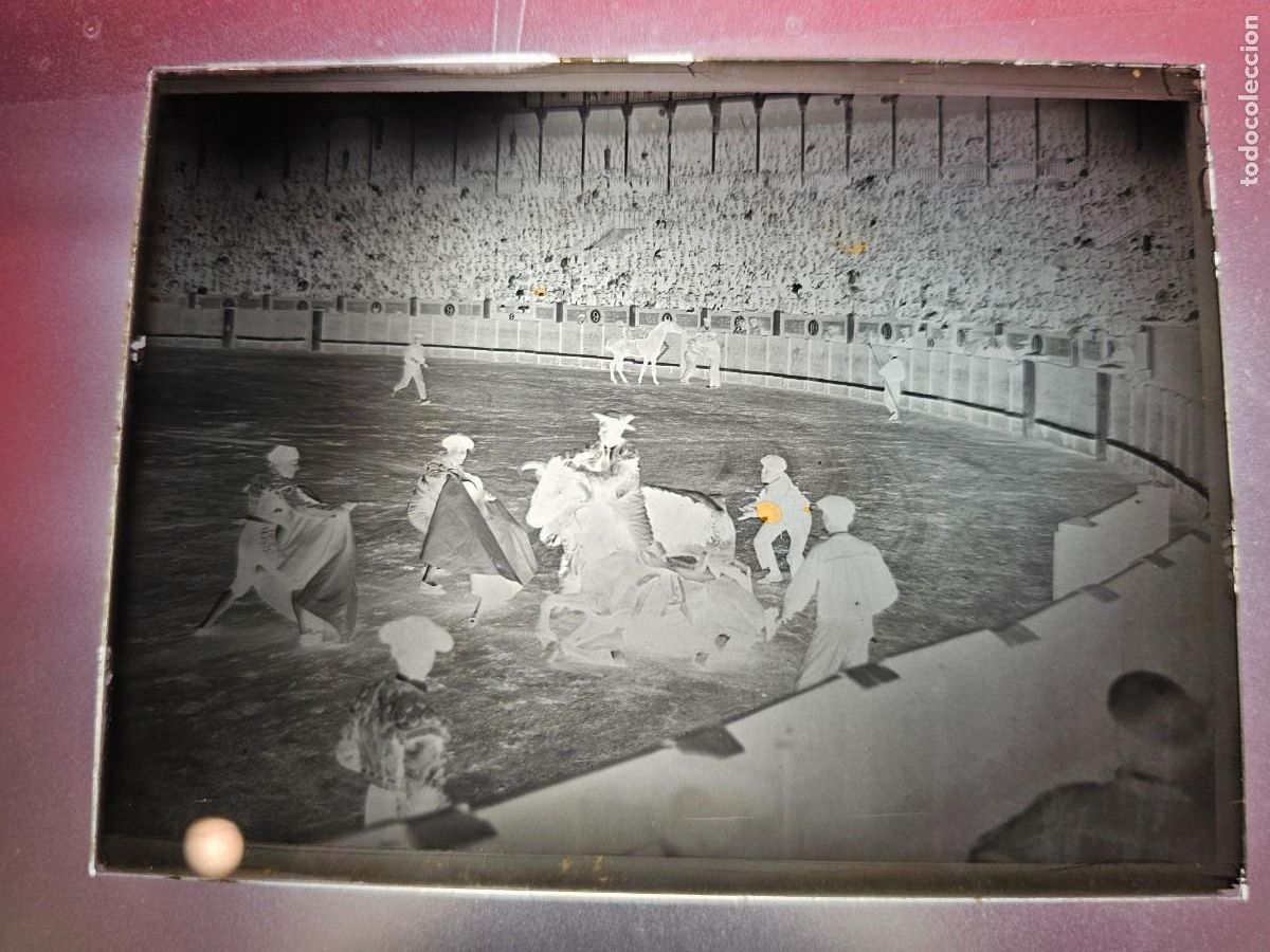 Tauromaquia: PLACA , NEGATIVO , CLICHE DE CRISTAL DE PLAZA DE TOROS. PARA IDENTIFICAR.