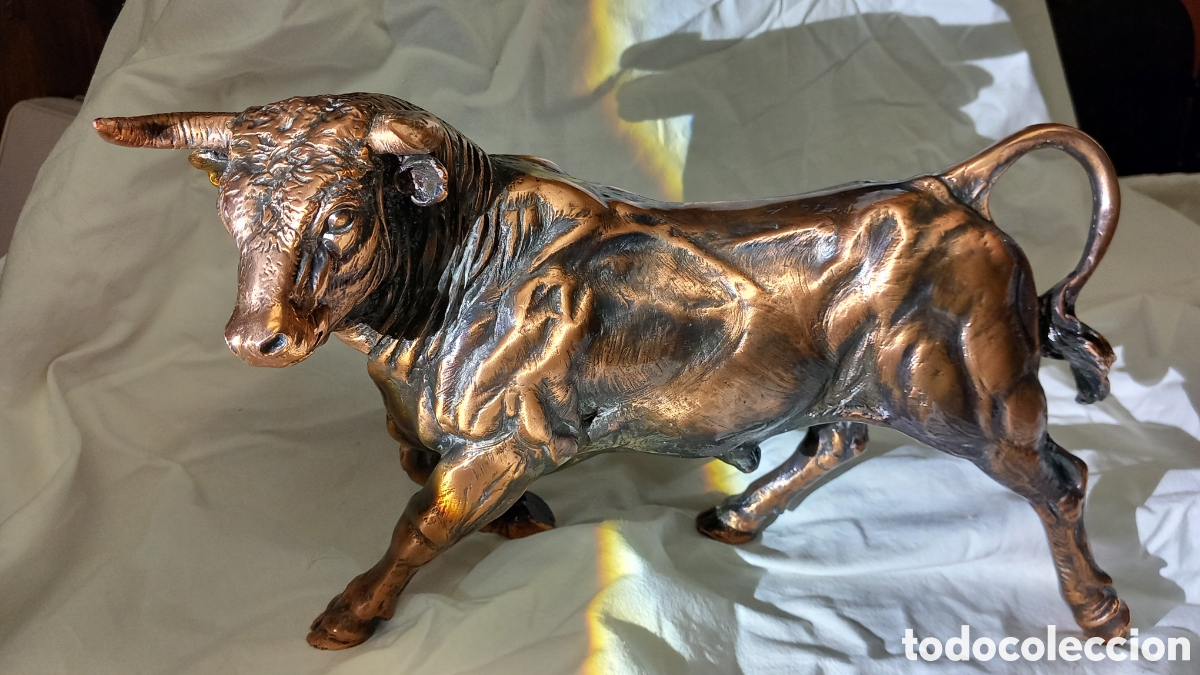 Tauromaquia: Figura Decorativa de Toro en Resina Bronceada pesada (3,5 kg)&nbsp;