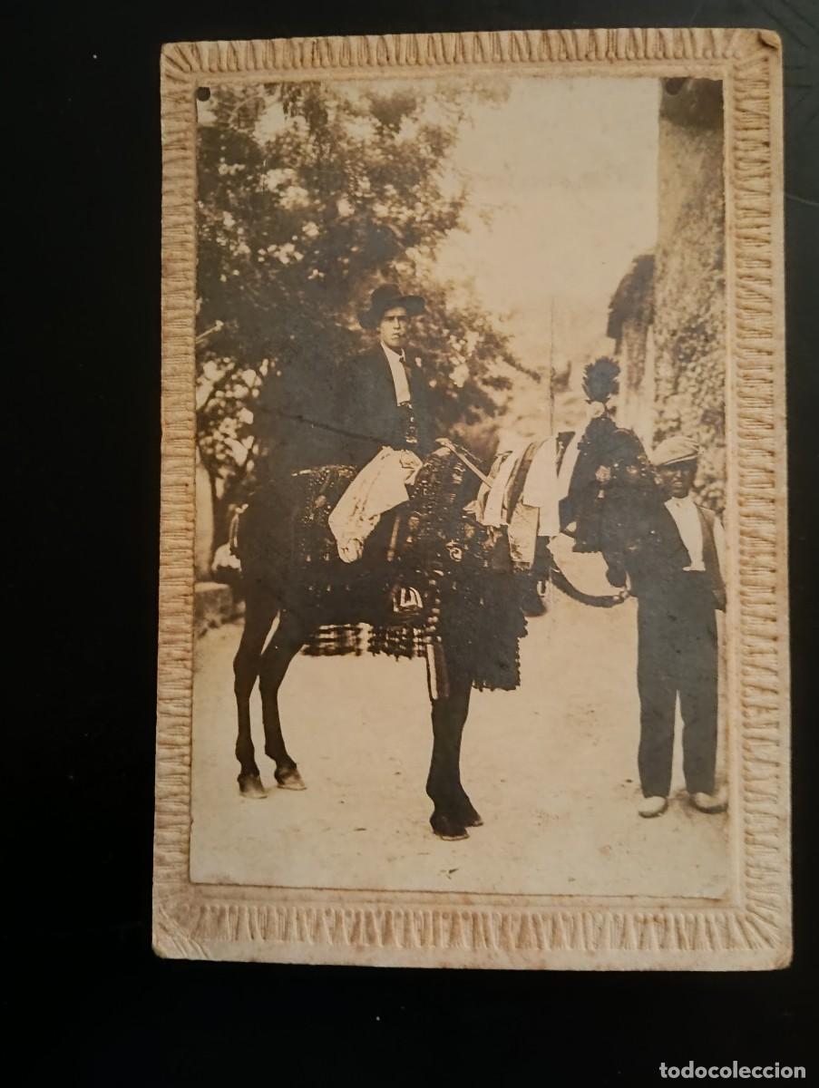 Tauromaquia: CURIOSA FOTOGRAFIA DE SE&Ntilde;ORITO CON PURO MONTANDO CABALLO ENGALANADO Y CON SU LACAYO - A&Ntilde;OS 20