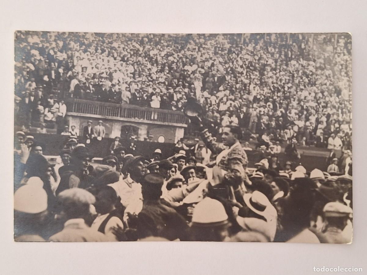 Tauromaquia: TARJETA POSTAL FOTOGRAFICA PLAZA TOROS VALENCIA GRANERO A HOMBROS RV-3067