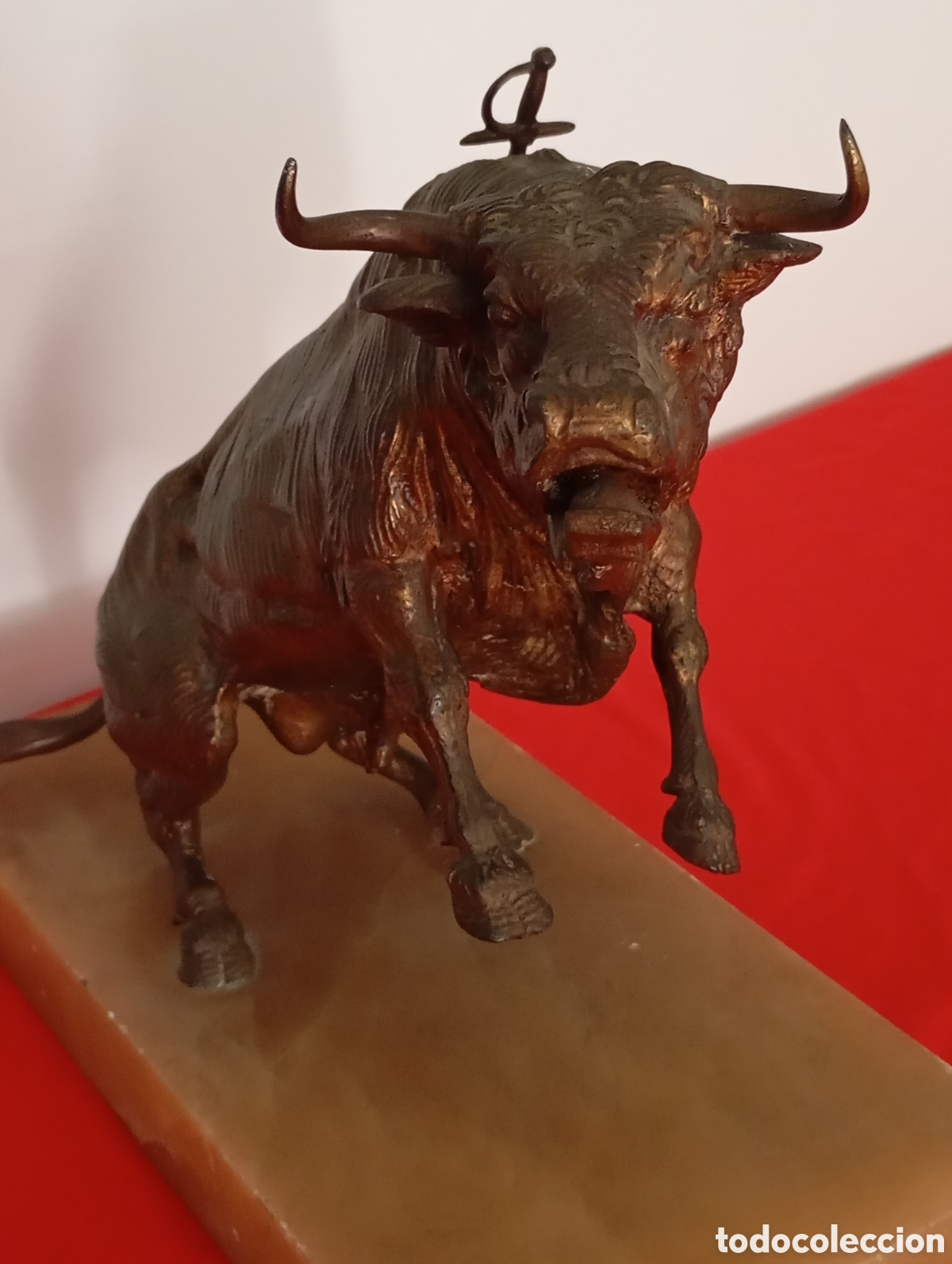 Stierkampf: Escultura de Bronce Toro con estoque 4'6kg peana m&aacute;rmol # lidia tauromaquia antigua figura retro