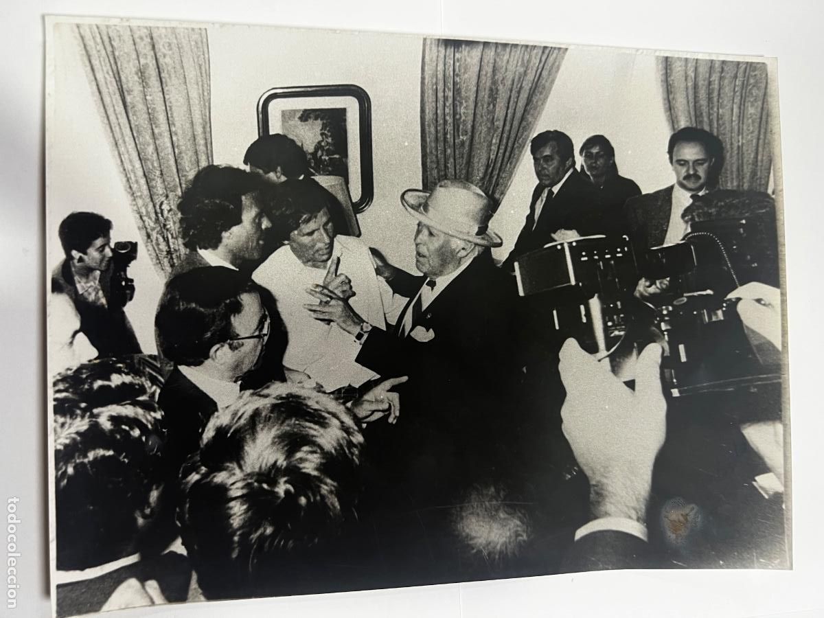 Bullfighting: ANTIGUA FOTOGRAF&Iacute;A. JOS&Eacute; BEN&Iacute;TEZ EL CORDOB&Eacute;S CON JULIO IGLESIAS. GRAN TAMA&Ntilde;O