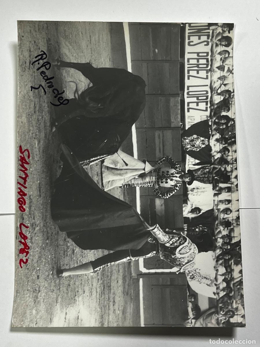 Tauromaquia: ANTIGUA FOTOGRAF&Iacute;A. TORERO SANTIAGO-L&Oacute;PEZ. 18 x 13 CM.