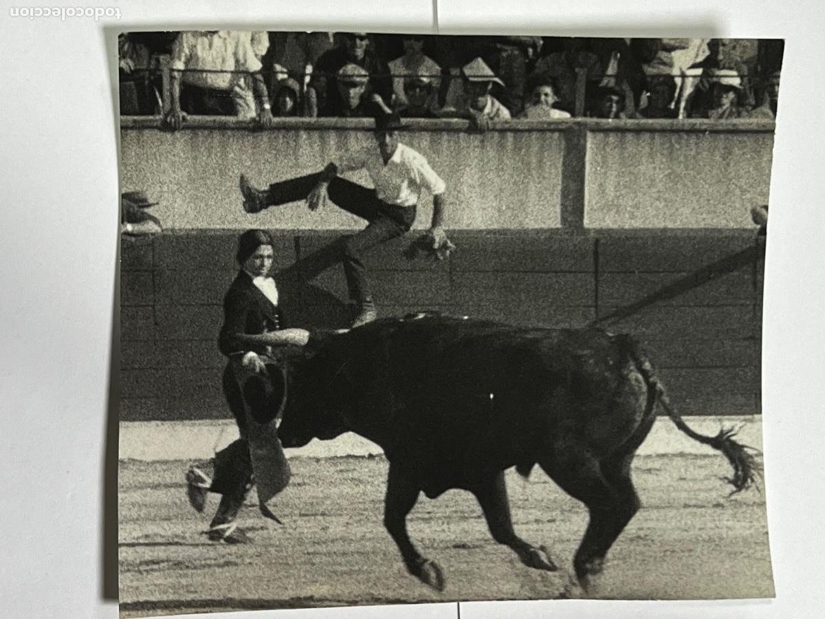 Tauromaquia: ANTIGUA FOTOGRAF&Iacute;A. TORERA AMINA ASSIS. 12 x 10,5 CM.