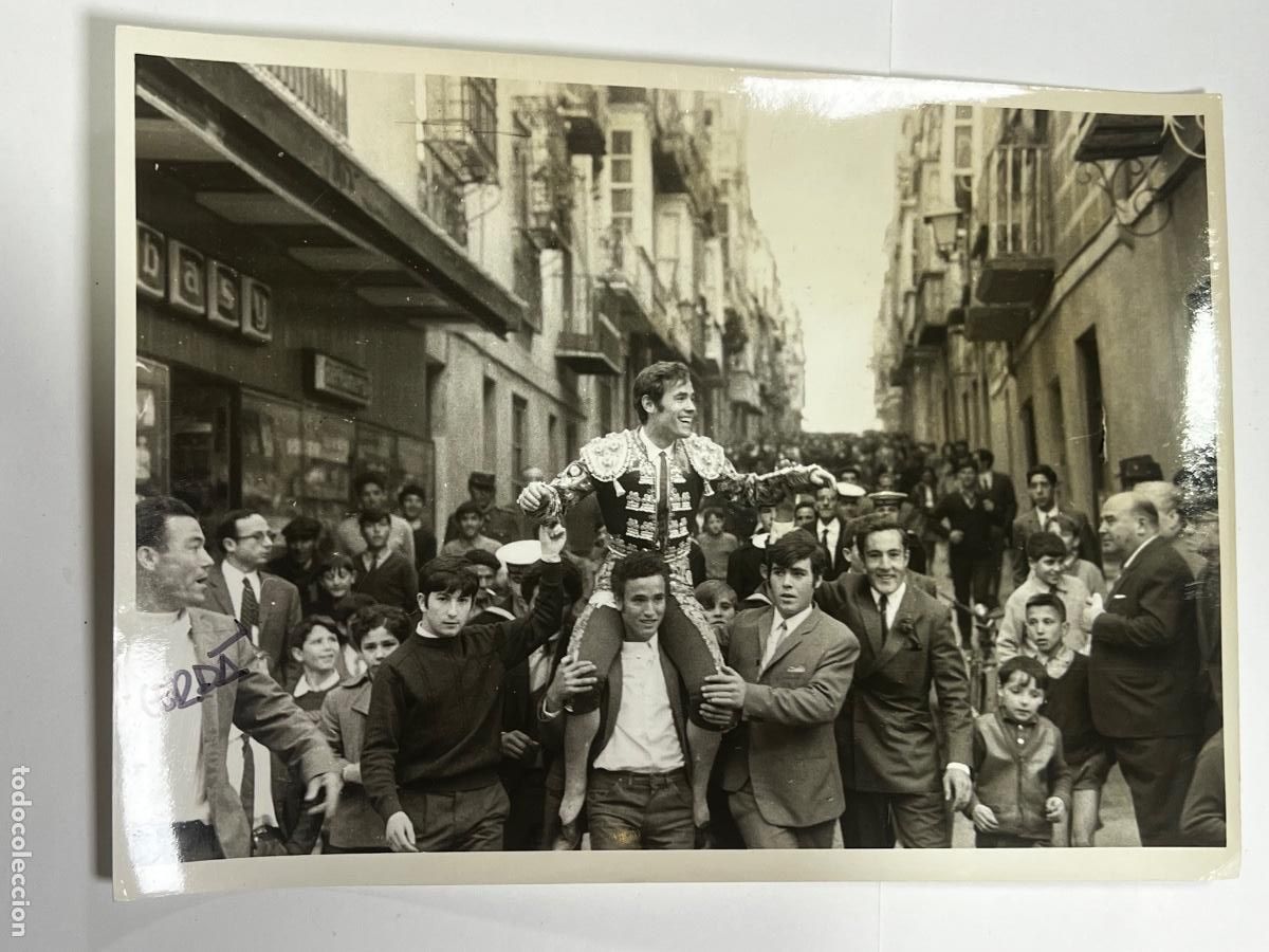 Tauromaquia: ANTIGUA FOTOGRAF&Iacute;A. TORERO JULI&Aacute;N GARCIA. FOTO ARJONA. 18 x 13 CM