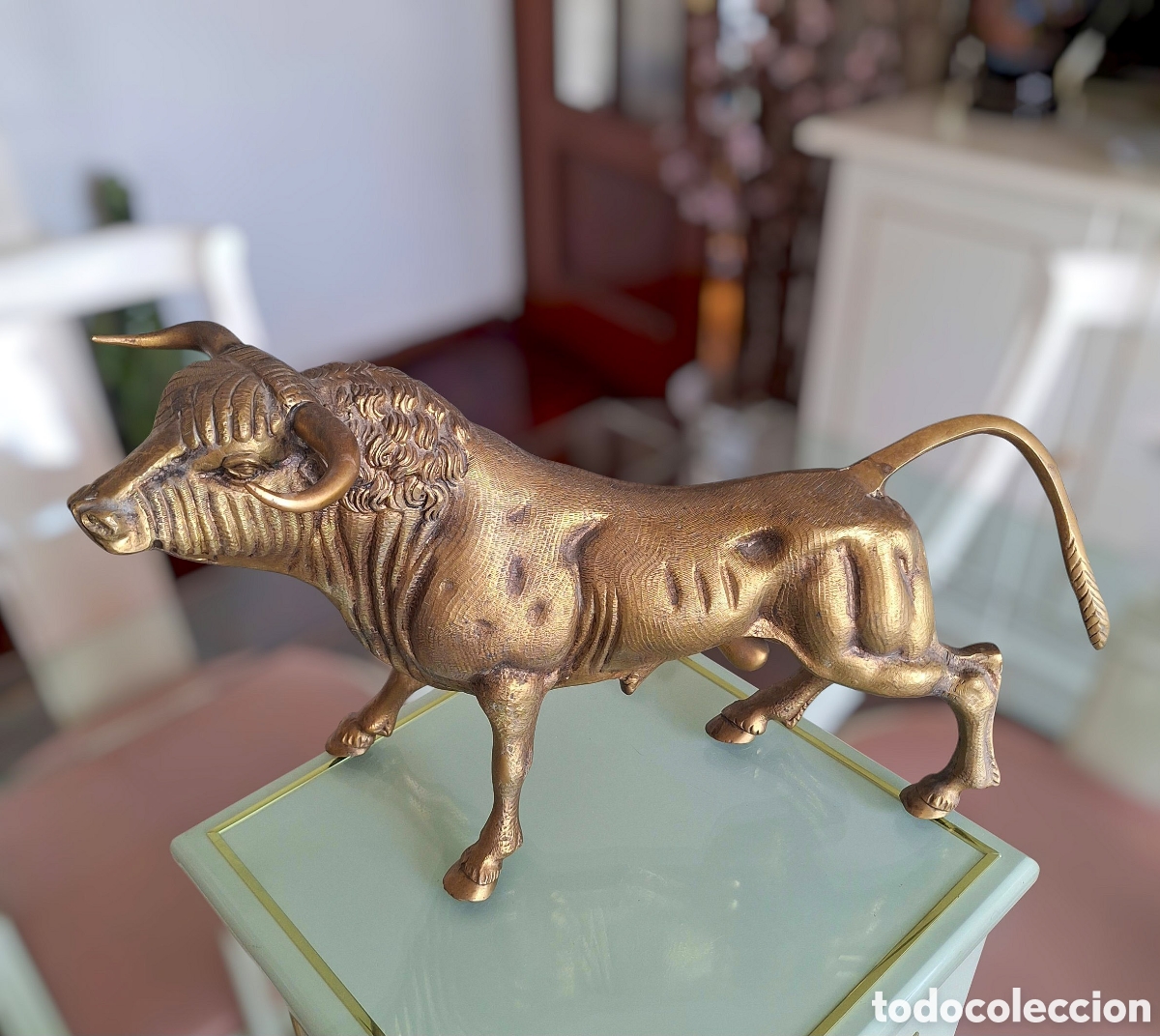 Tauromaquia: Toro de lidia en bronce cincelado vintage