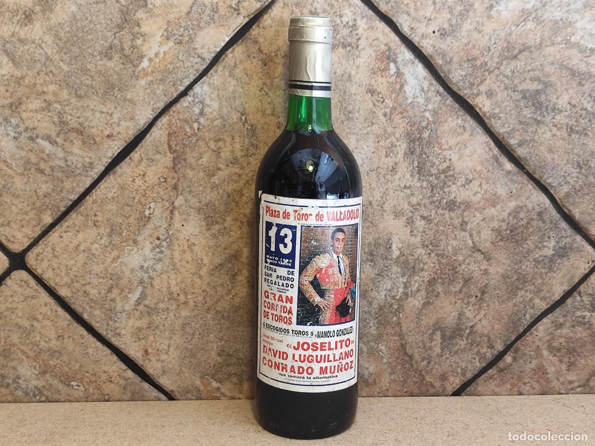 Tauromaquia: Botella de vino JOSELITO Plaza de toros VALLADOLID a&ntilde;o 1995, con DAVID LUGUILLANO y CONRADO MU&Ntilde;OZ