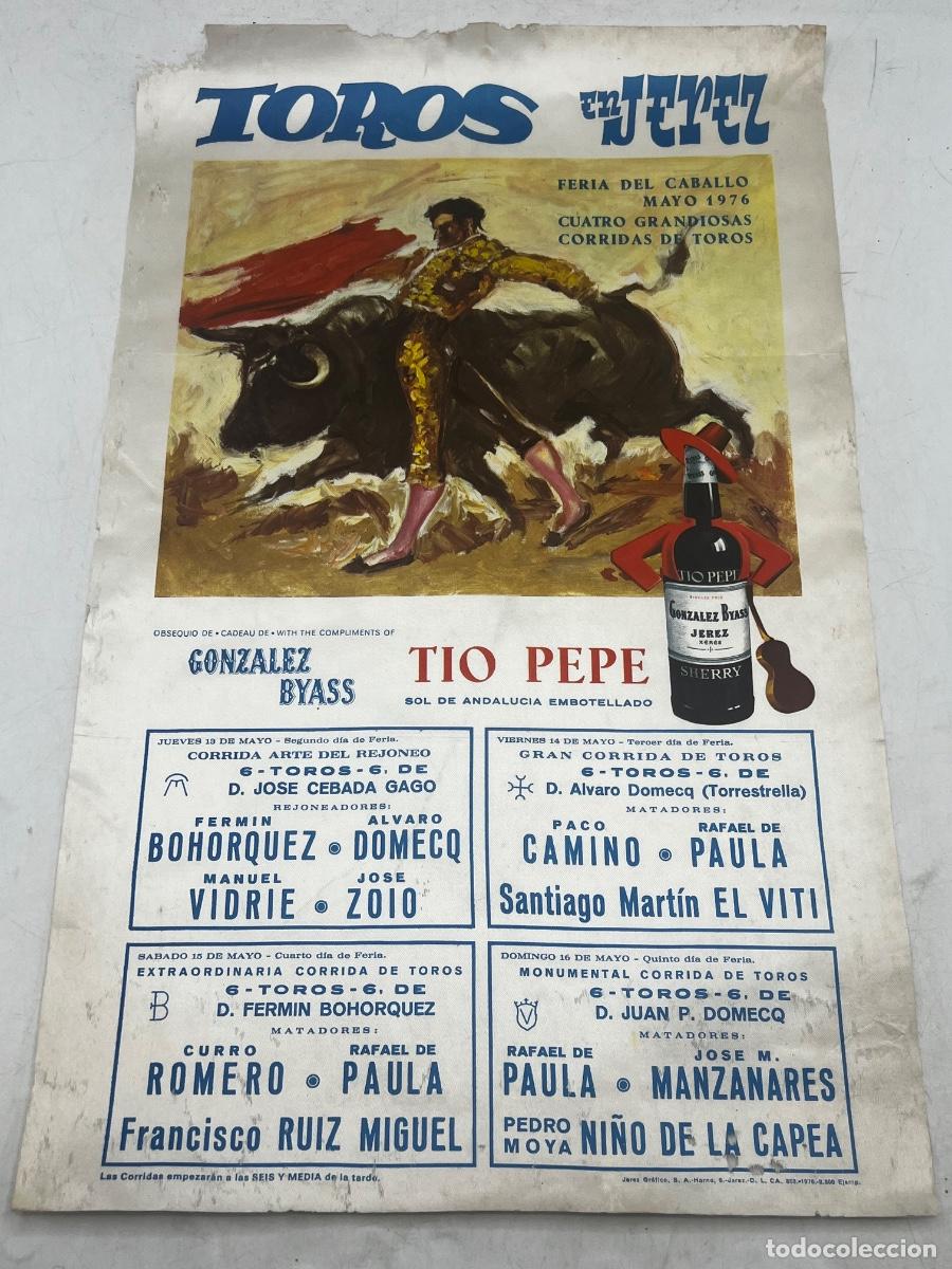 Tauromaquia: CARTEL DE SEDA. TOROS EN JEREZ. FERIA DEL CABALLO. 1976. GANADERIA D. &Aacute;LVARO DOMECQ. PACO CAMINO.